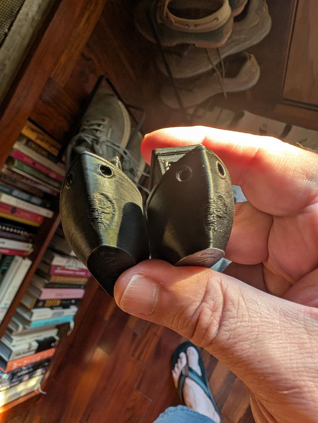 Close-up of the odd defect in the bow of the Benchy